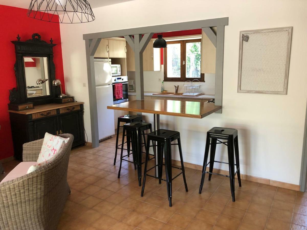 Maison D'En Face Salavas Εξωτερικό φωτογραφία